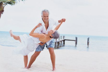 photo couple heureux plage