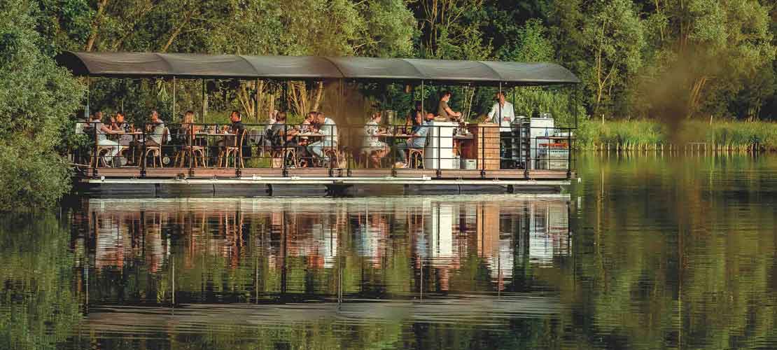 dîner sur l'eau