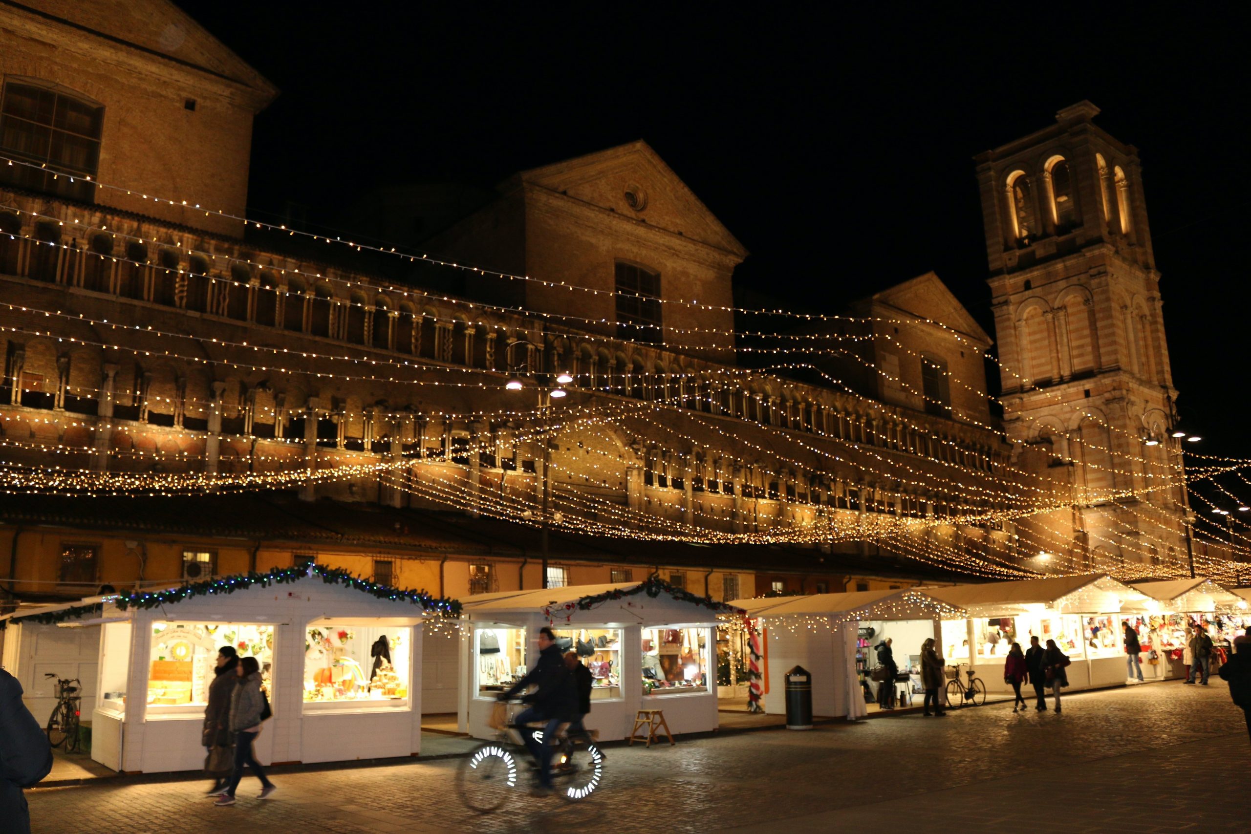 Ferrara Christmas Market © Line view