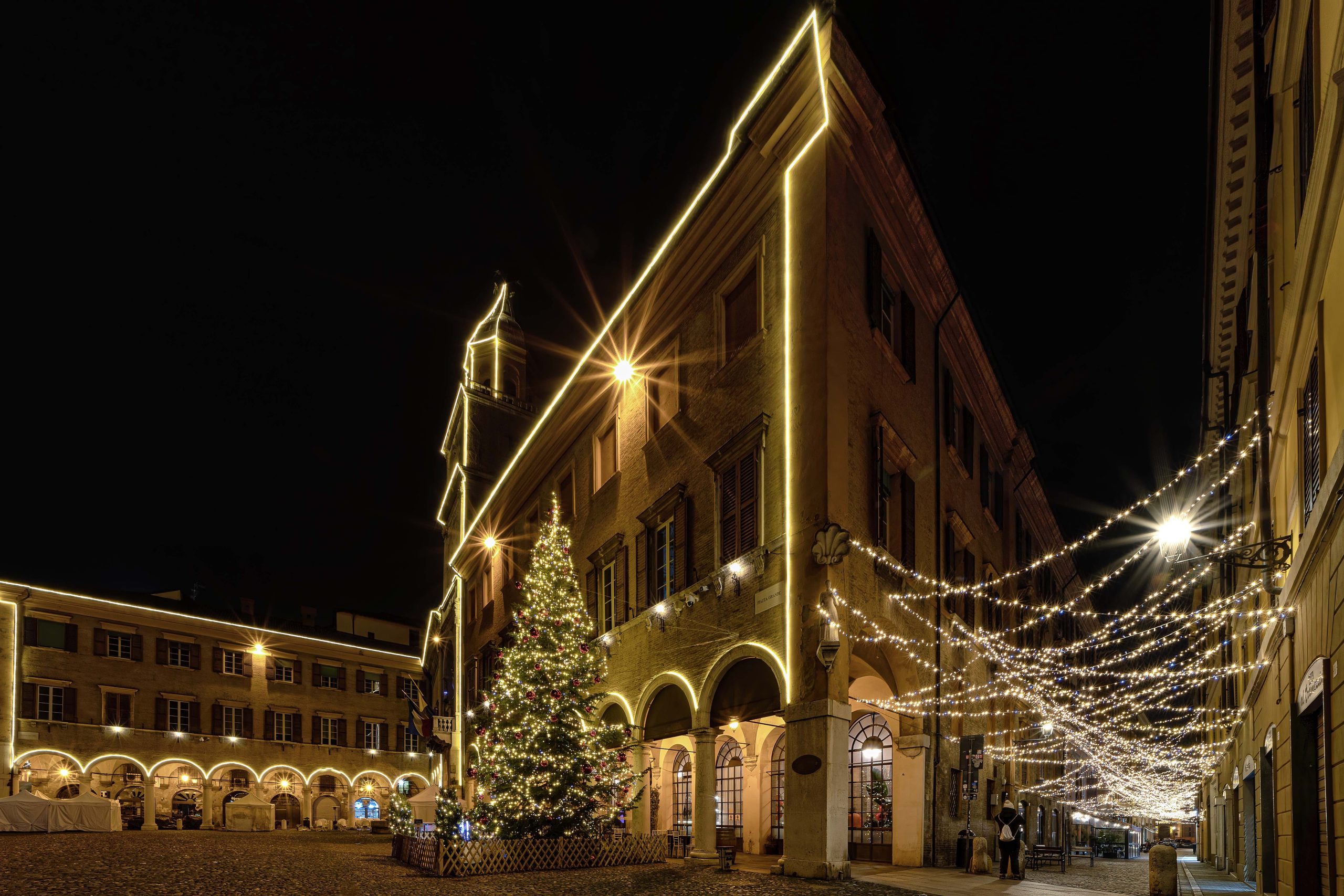 Modena Piazza Grande © Nacchio Brothers